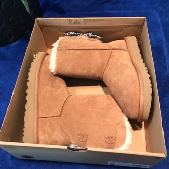 UGG Short W/Bailey Bow Checkered Size 6 🎀 - Picture 6 of 8